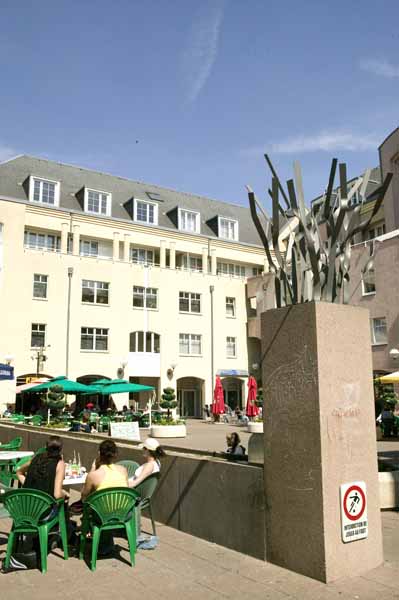 Boltgen place 2004 05 003