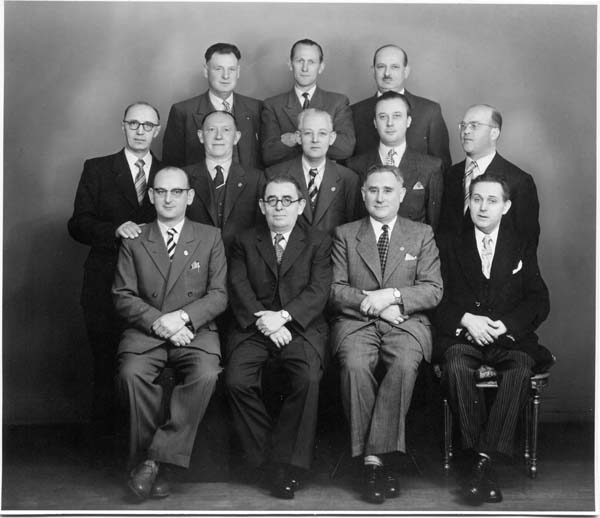 fahnenweihe19560610006kommite