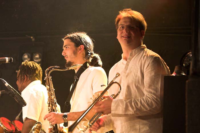 fiestacubana200606059