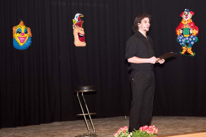 fues_revue2006030009