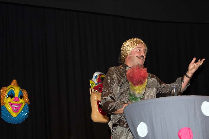 fues_revue2006030100