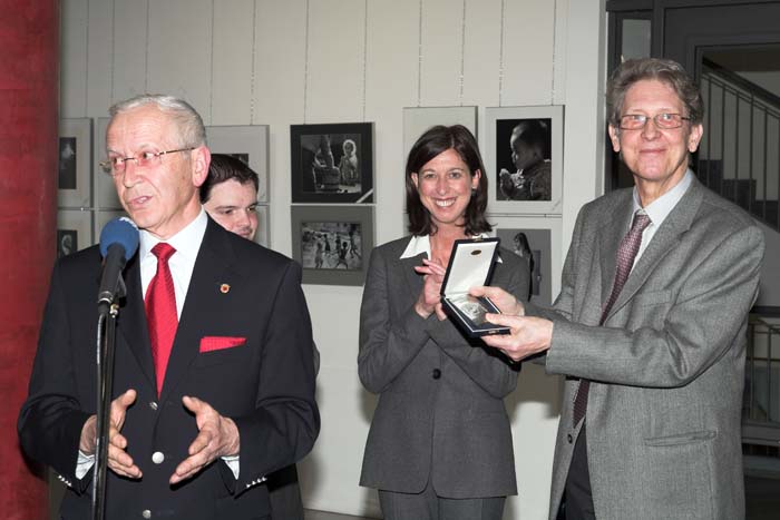 salonmondial200604011