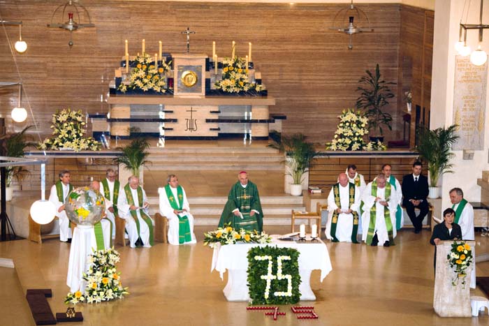 sacrecoeur75anniv200709059
