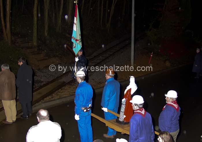 20061204stebarbedhoil024