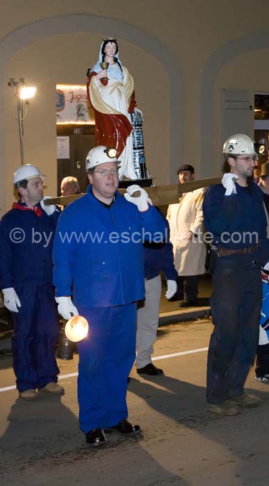 20061204stebarbedhoil006