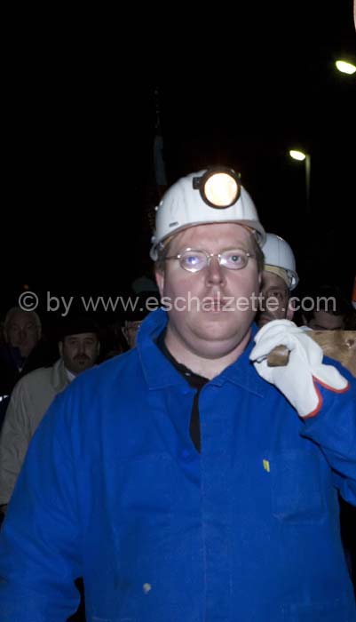 20061204stebarbedhoil018