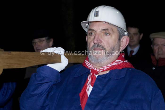 20061204stebarbedhoil020