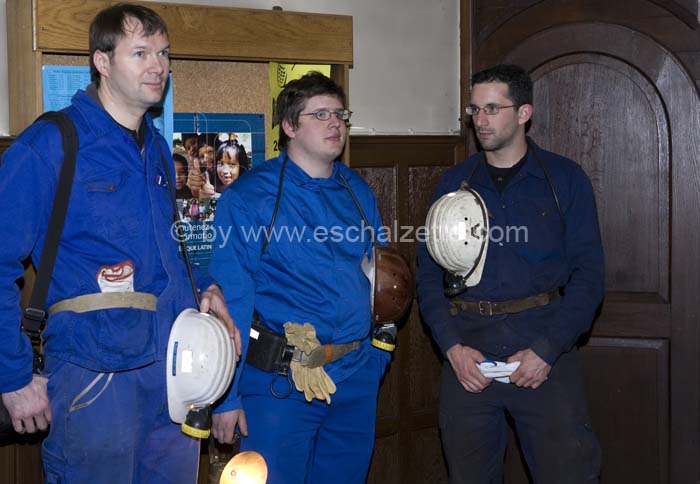 20061204stebarbedhoil042