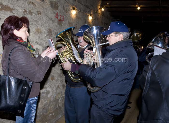 20061204stebarbedhoil062