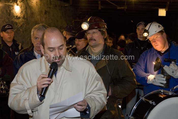 20061204stebarbedhoil063