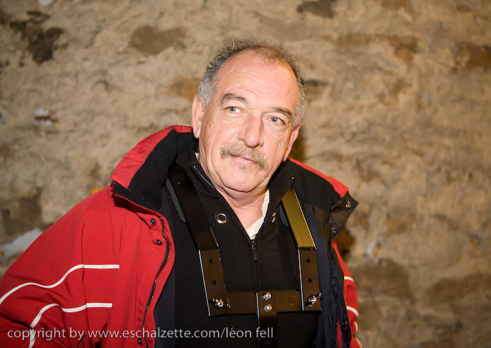 20081206stbarbedhoil044