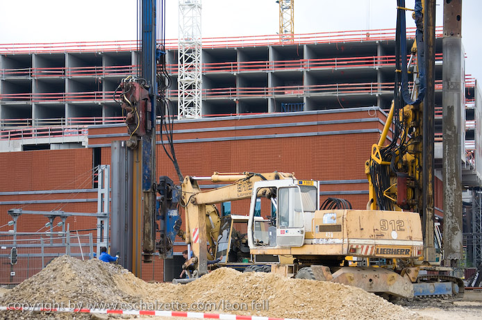 20081120gare_belval_plaza004