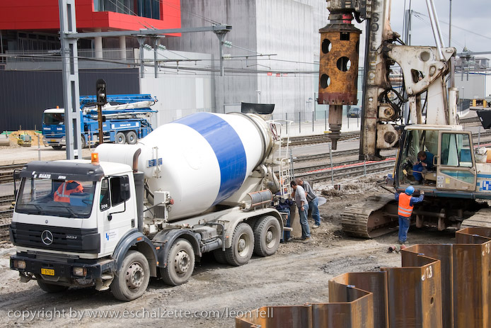 20081120gare_belval_plaza012