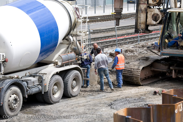 20081120gare_belval_plaza013