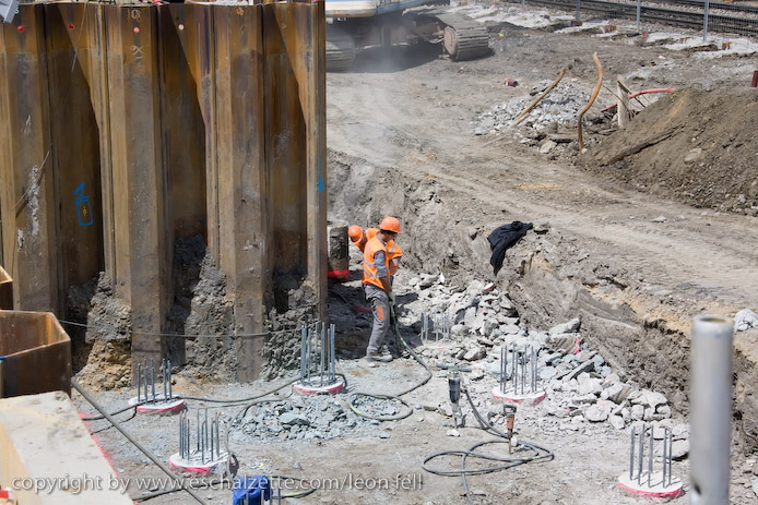 20081120gare_belval_plaza014