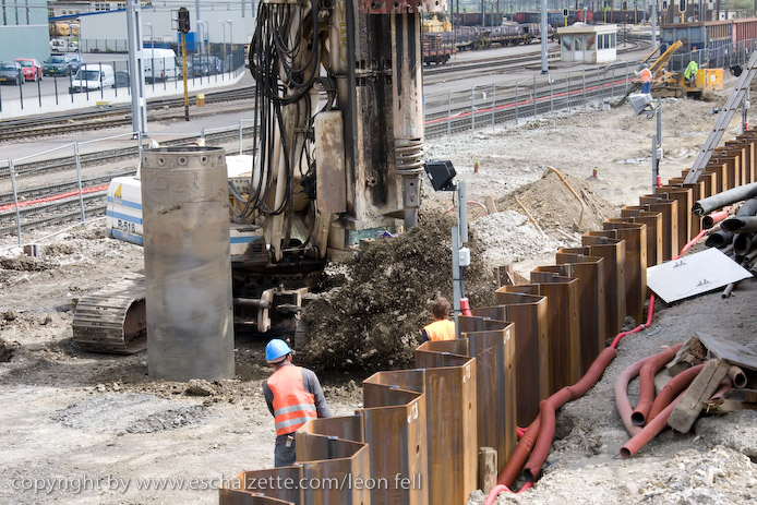 20081120gare_belval_plaza017