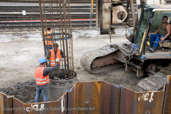 20081120gare_belval_plaza021