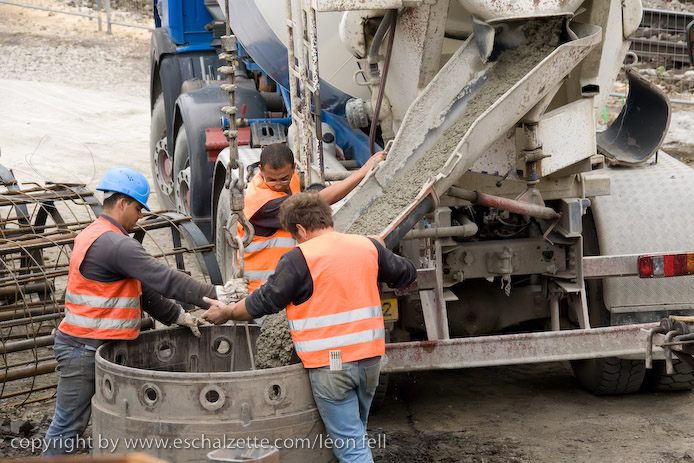 20081120gare_belval_plaza023