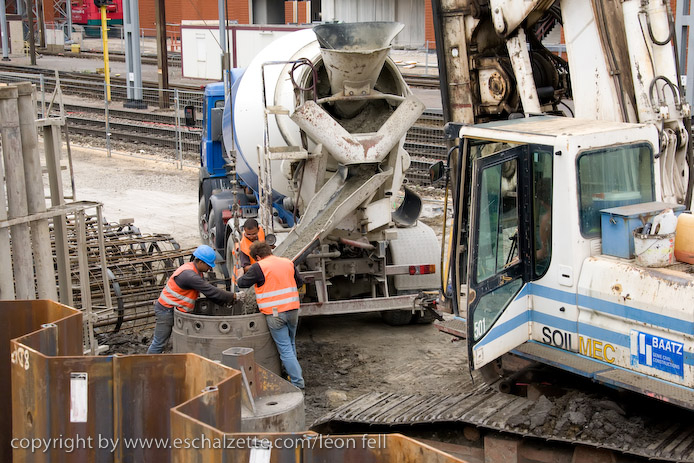 20081120gare_belval_plaza024