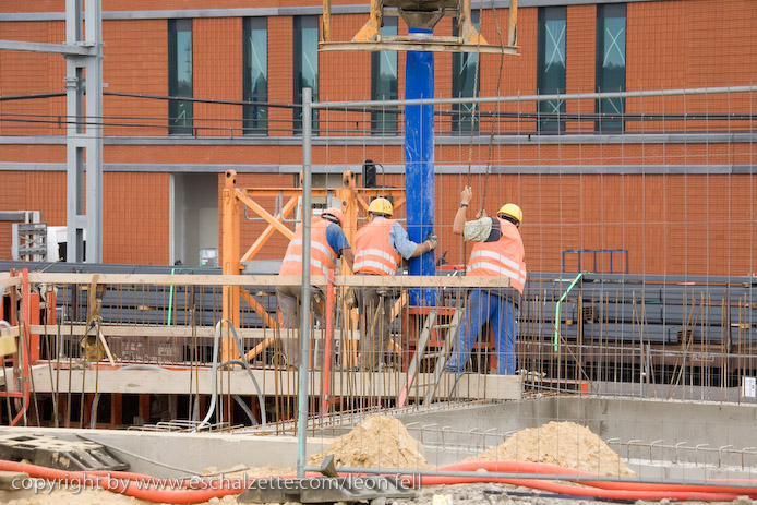 20081120gare_belval_plaza030