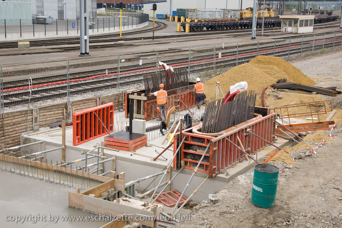 20081120gare_belval_plaza031