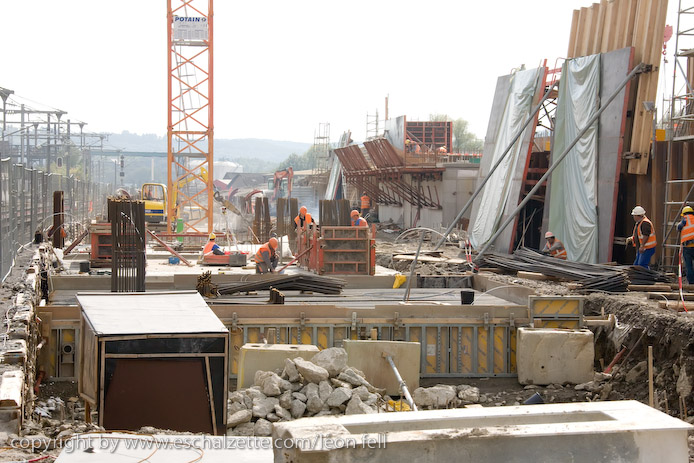 20081120gare_belval_plaza043