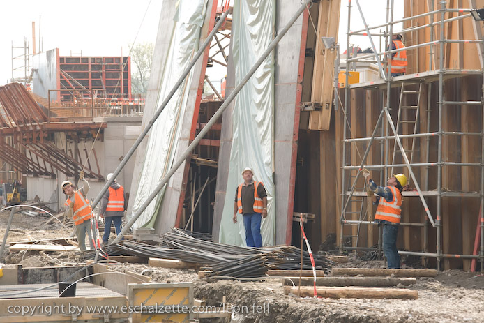 20081120gare_belval_plaza044