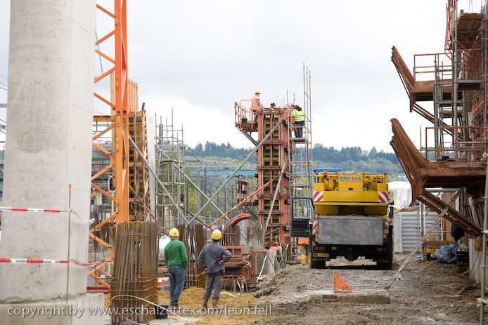 20081120gare_belval_plaza048