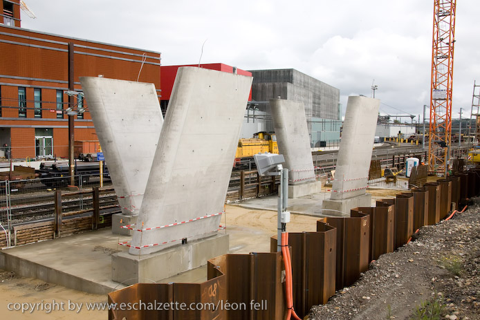 20081120gare_belval_plaza049