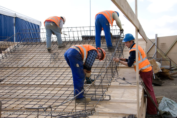 20081120gare_belval_plaza055