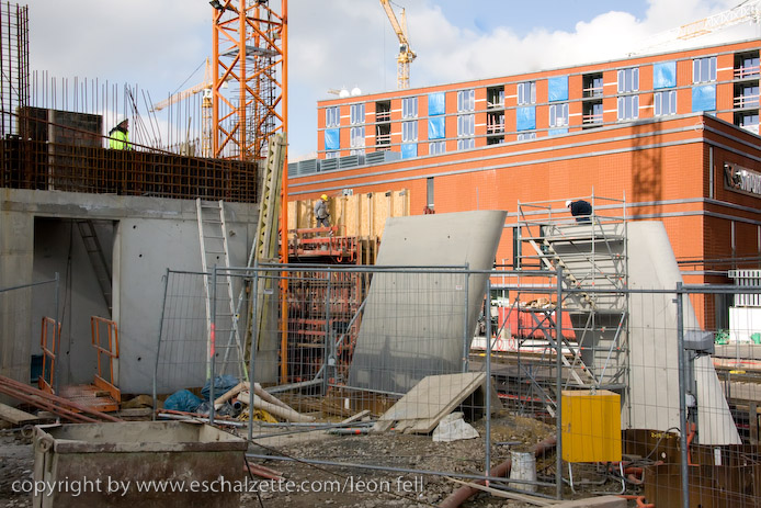 20081120gare_belval_plaza056