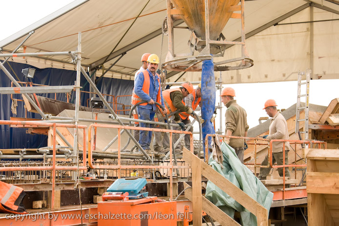 20081120gare_belval_plaza057