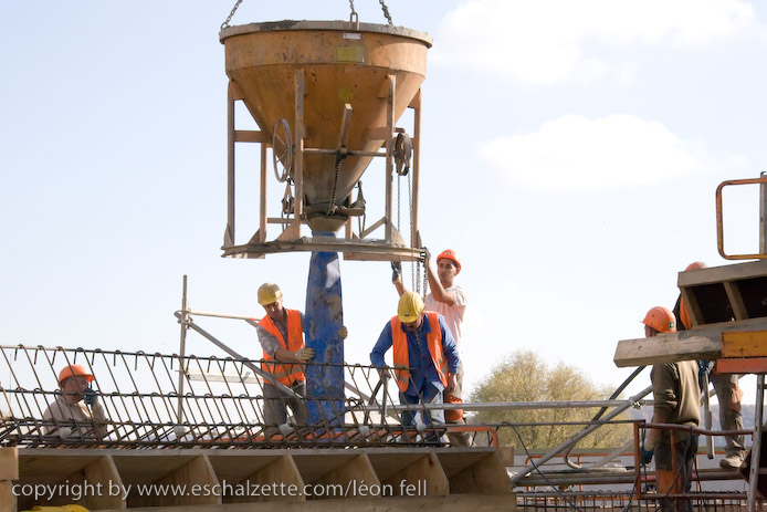 20081120gare_belval_plaza062