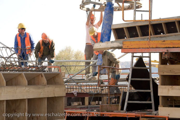 20081120gare_belval_plaza063