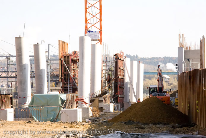 20081120gare_belval_plaza067