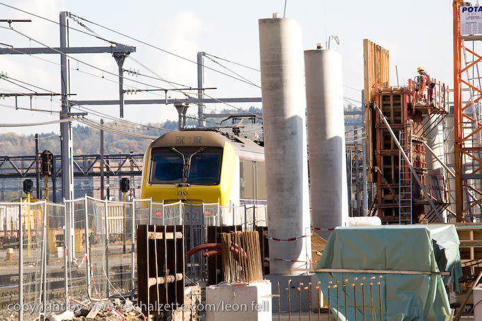 20081120gare_belval_plaza068