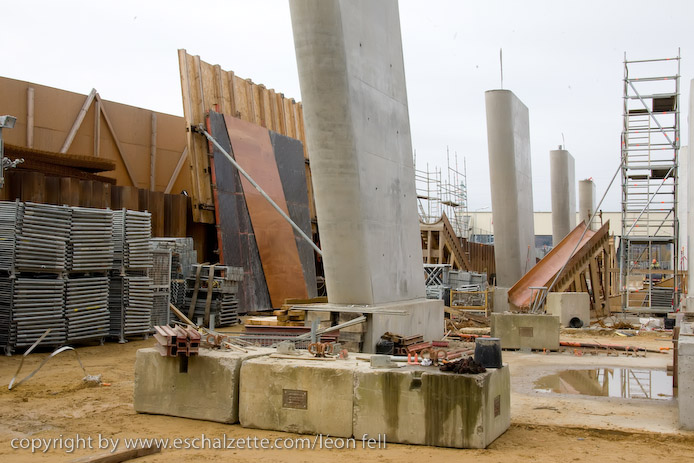 20081120gare_belval_plaza074