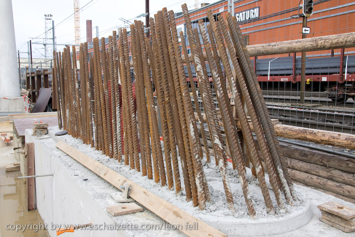 20081120gare_belval_plaza075