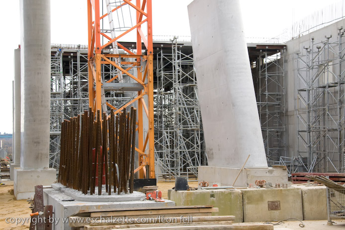 20081120gare_belval_plaza076