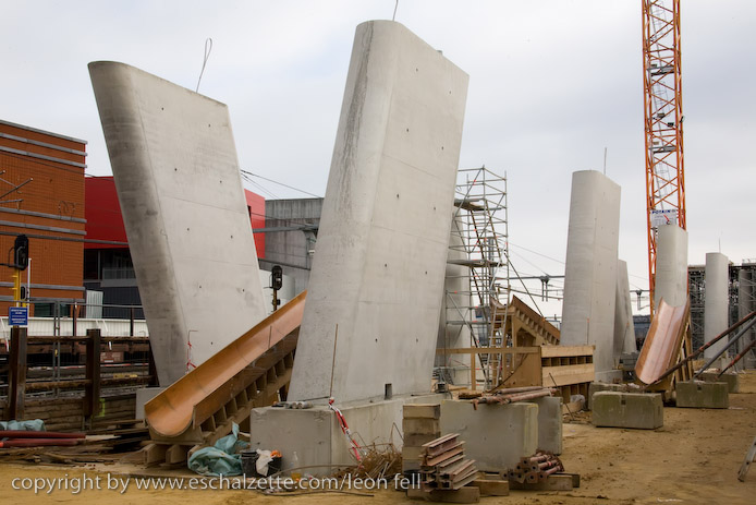 20081120gare_belval_plaza078