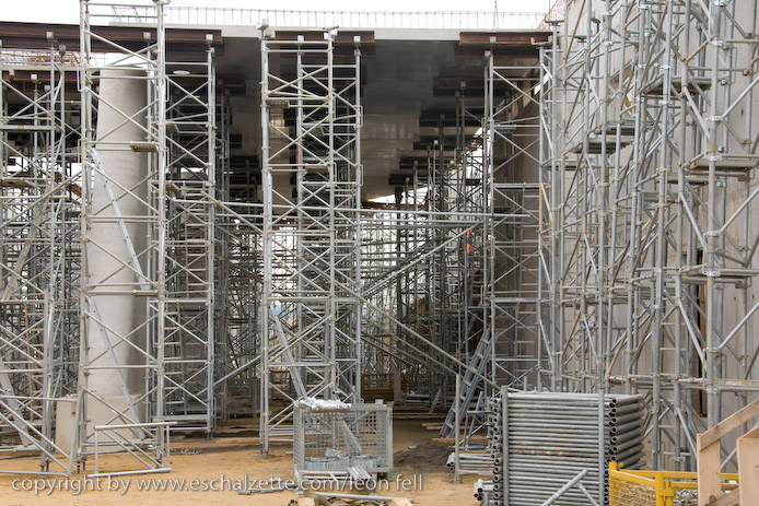 20081120gare_belval_plaza079