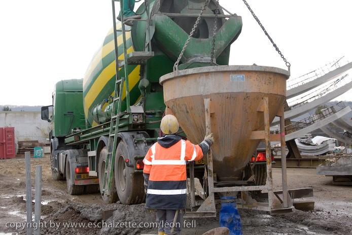 20081120gare_belval_plaza089