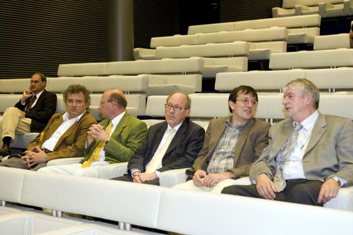 unigoesbelval20070621157